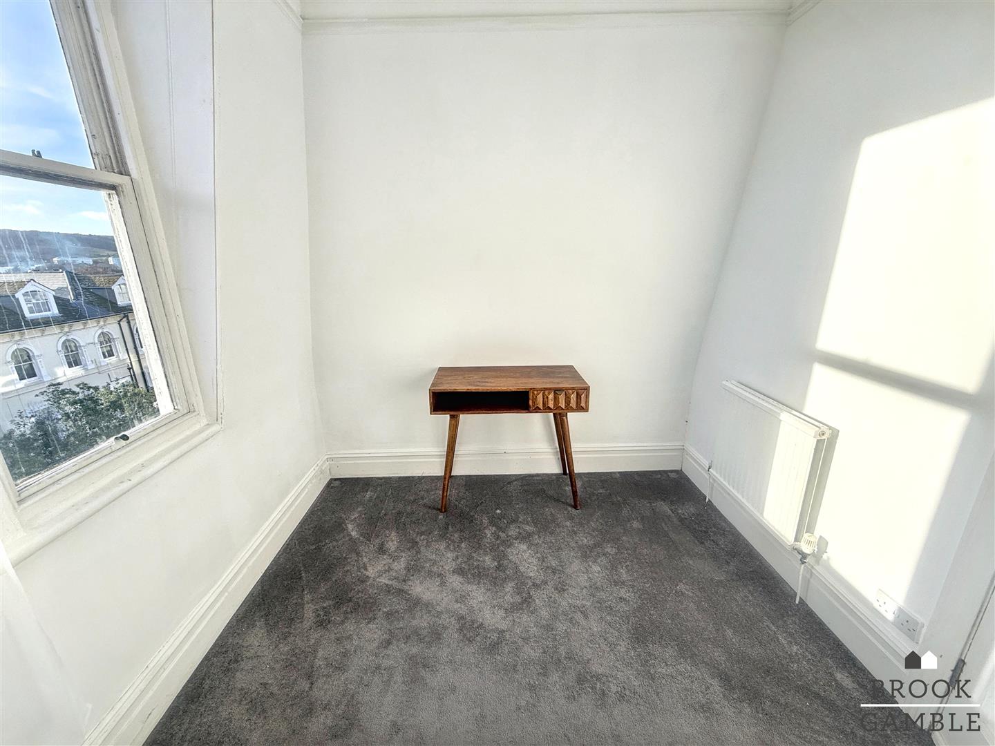 4 Bedroom Apartment. Hartington Place in Eastbourne,  13